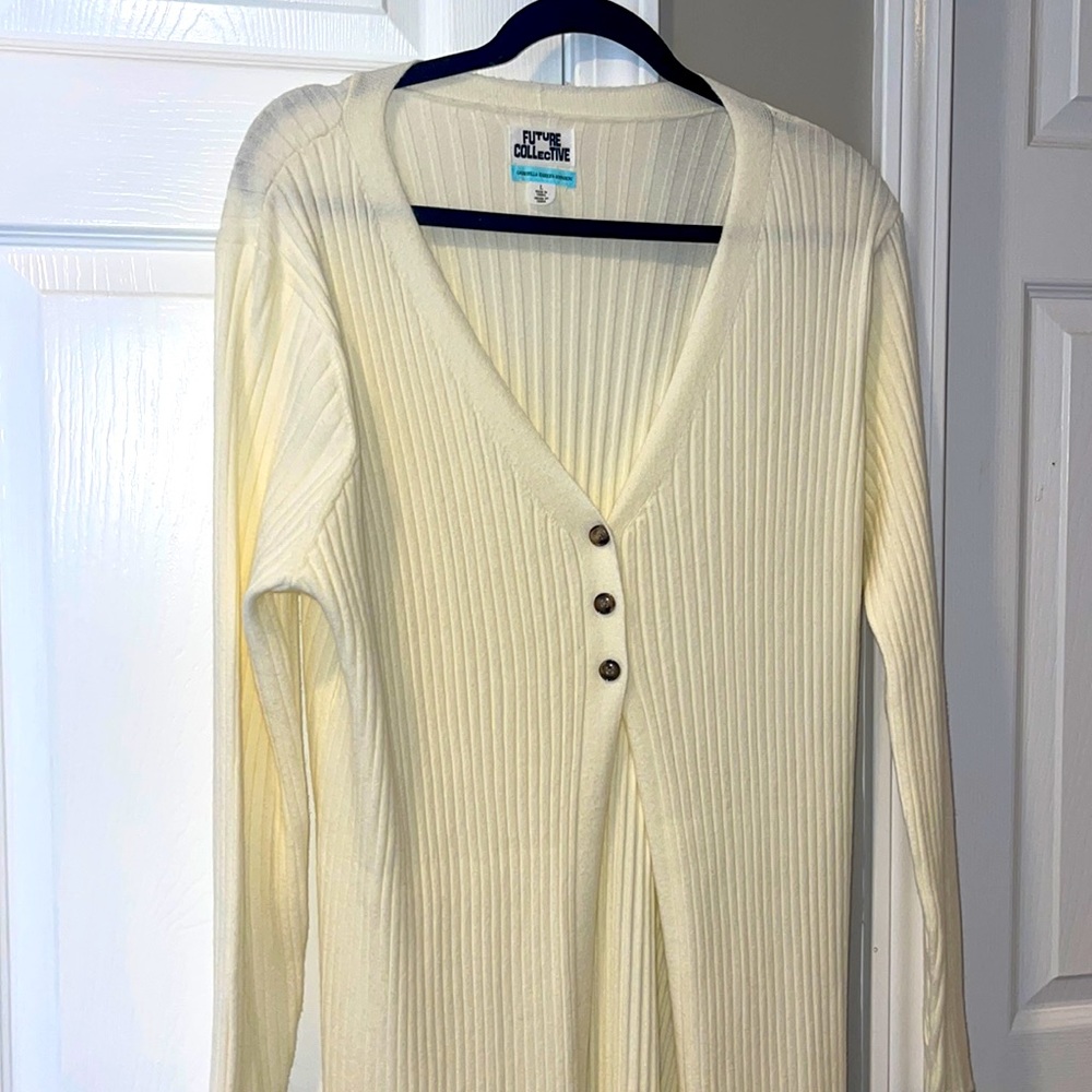 CREAM SWEATER CARDIGAN WITH BUTTONS